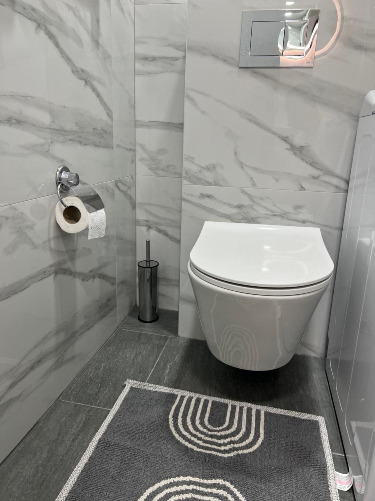 Shine Apartment *